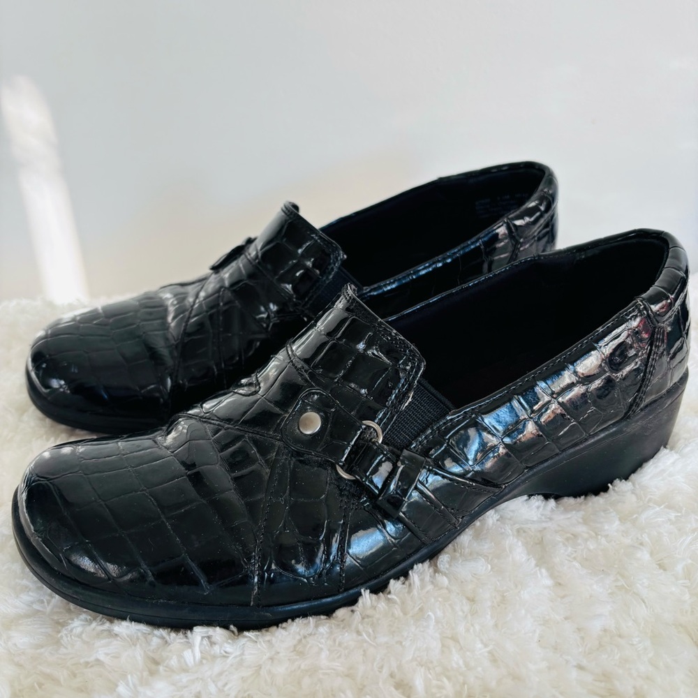 Clark’s Bendables Black Croc Embossed Loafers Size 8.5